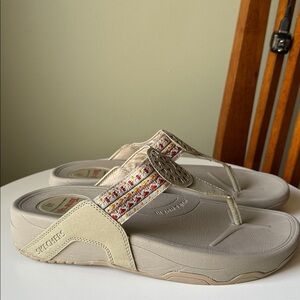 Sketchers Tone Ups Flip Flop Sandal Embroidered Strap grey/tan